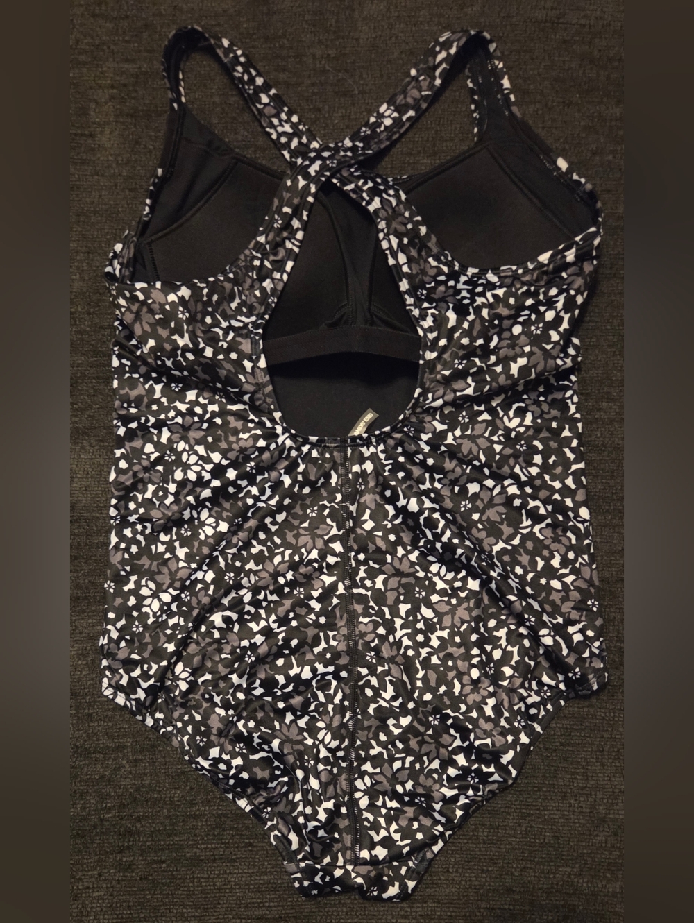 Lands' End Black & White Floral Tugless Contour One-Piece Swimsuit. Size 12L - Picture 2 of 6
